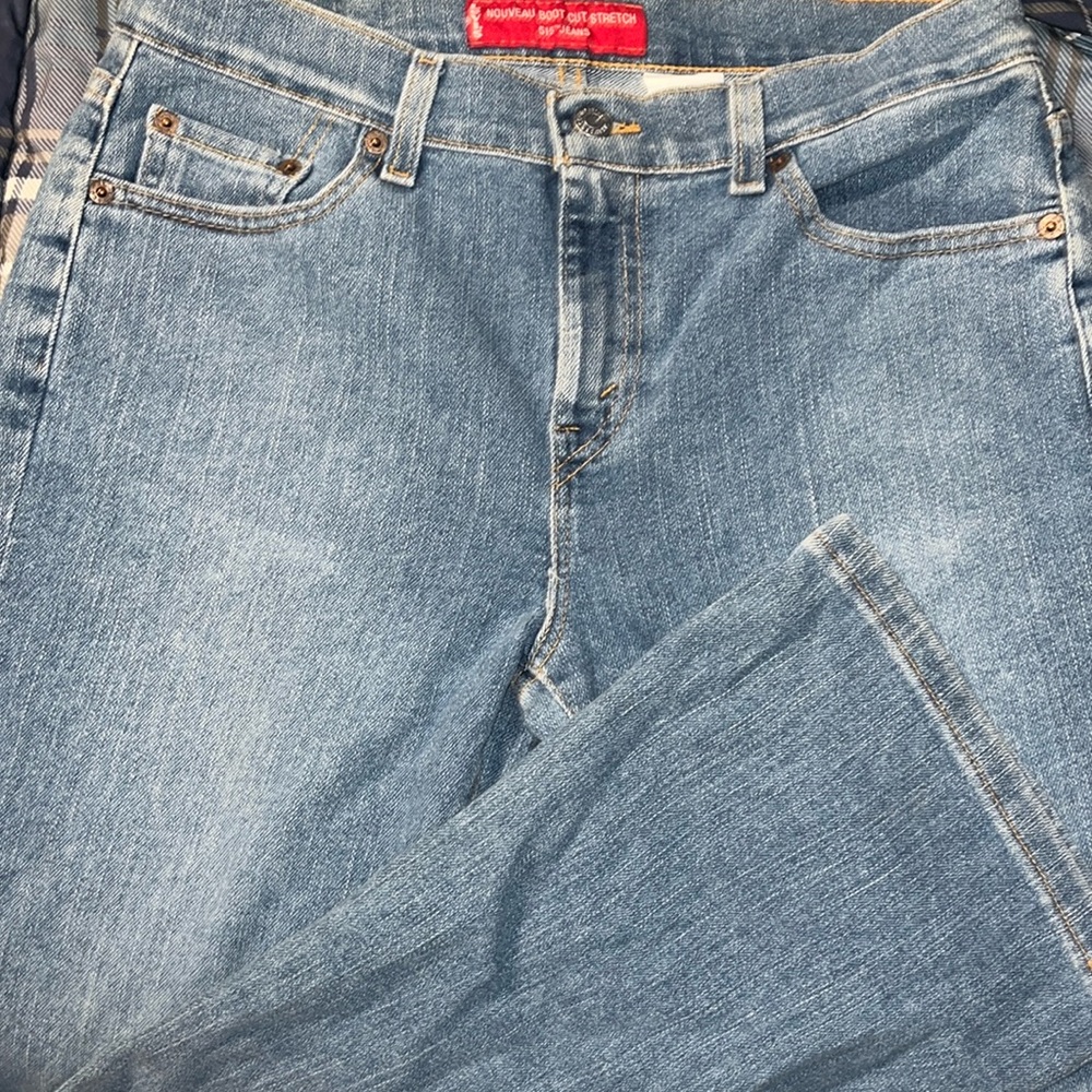 Levi’s 515 Bootcut stretch jeans! 👖 Excellent condition